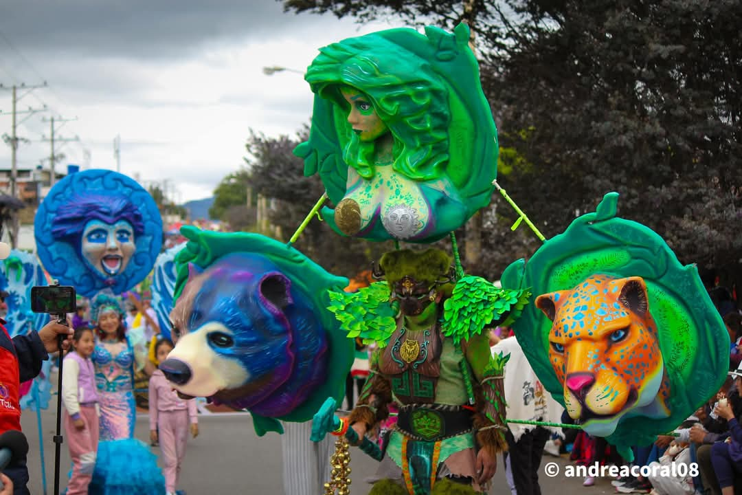 Escultura de carnaval terminada y presentada en desfile